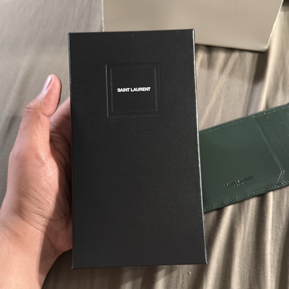 Saint Laurent Green Card Holder - Picture 10 of 10